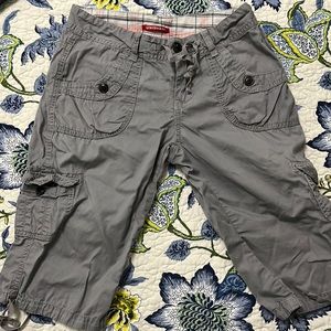Light gray size 3 Bermuda shorts